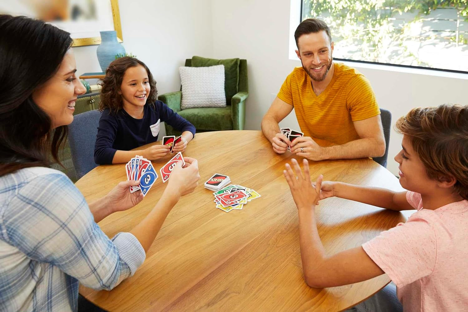 Mattel Games UNO Kartenspiel Für Die Famile, Perfekt Als Kinderspiel, Reisespiel Oder Spiel Für Erwachsene, Für 2-10 Spieler, Ab 7 Jahren, W2087