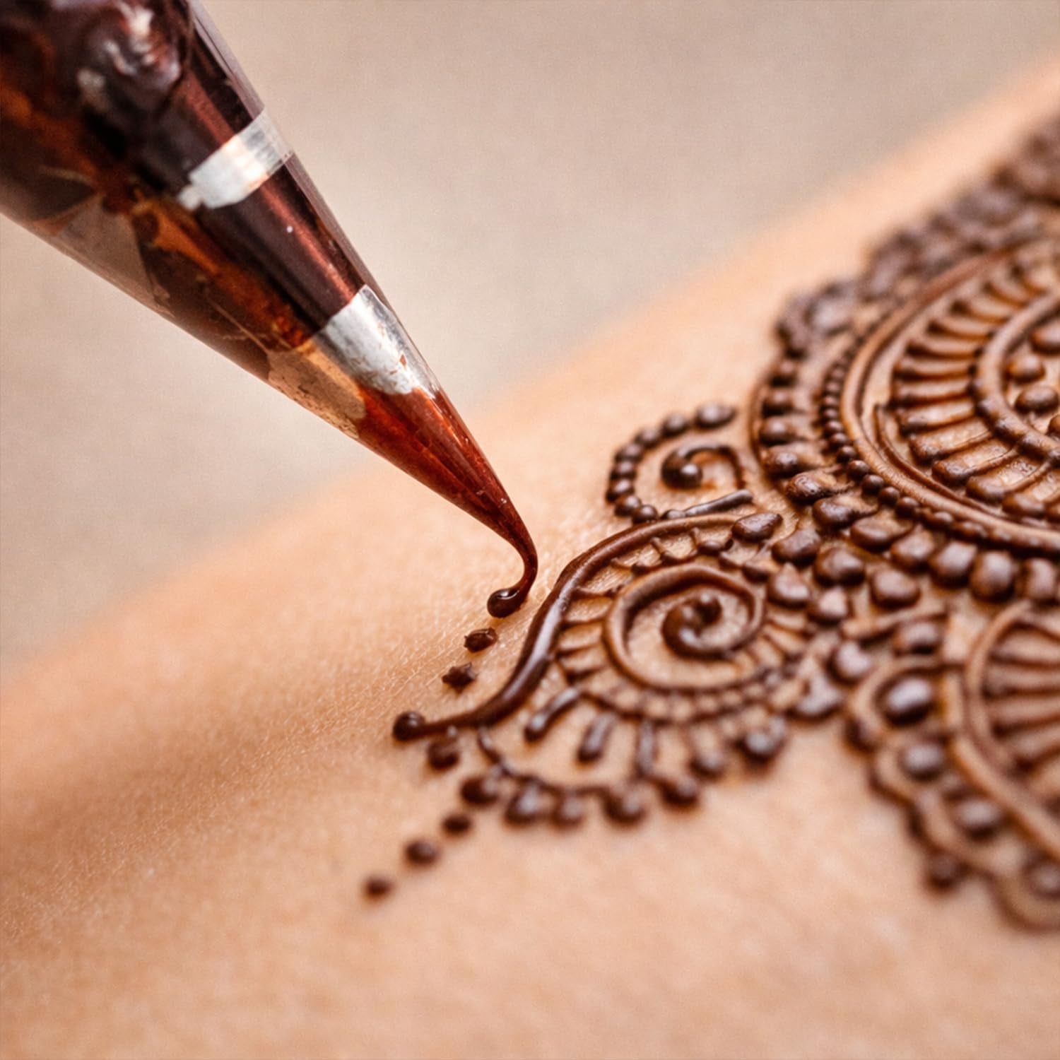 Golecha Henna-Kegel, Rötlich-Braun, 4Er-Pack | Die Verpackung Der Henna-Kegel Kann Variieren; Jeder Kegel Enthält Etwa 25 G Oder 30 G Hennapaste