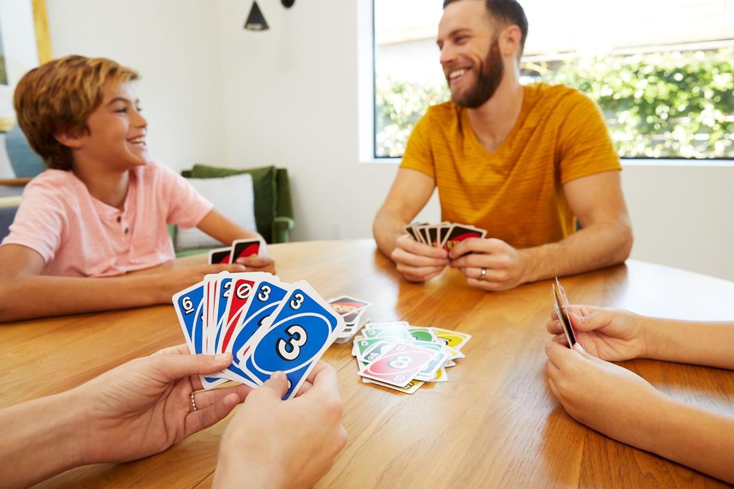 Mattel Games UNO Kartenspiel Für Die Famile, Perfekt Als Kinderspiel, Reisespiel Oder Spiel Für Erwachsene, Für 2-10 Spieler, Ab 7 Jahren, W2087